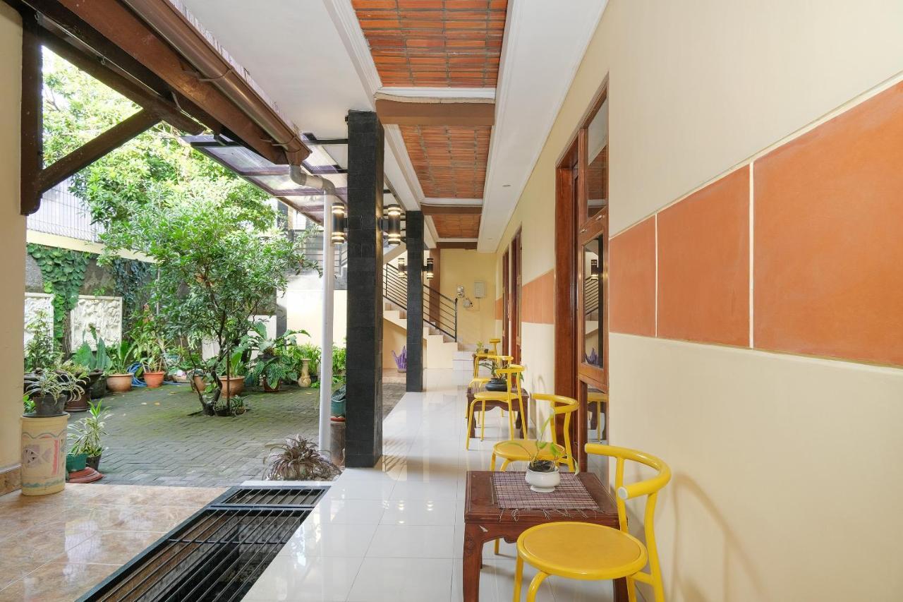 Oyo 577 Ndalem Pundhi Guest House Yogyakarta Exterior photo