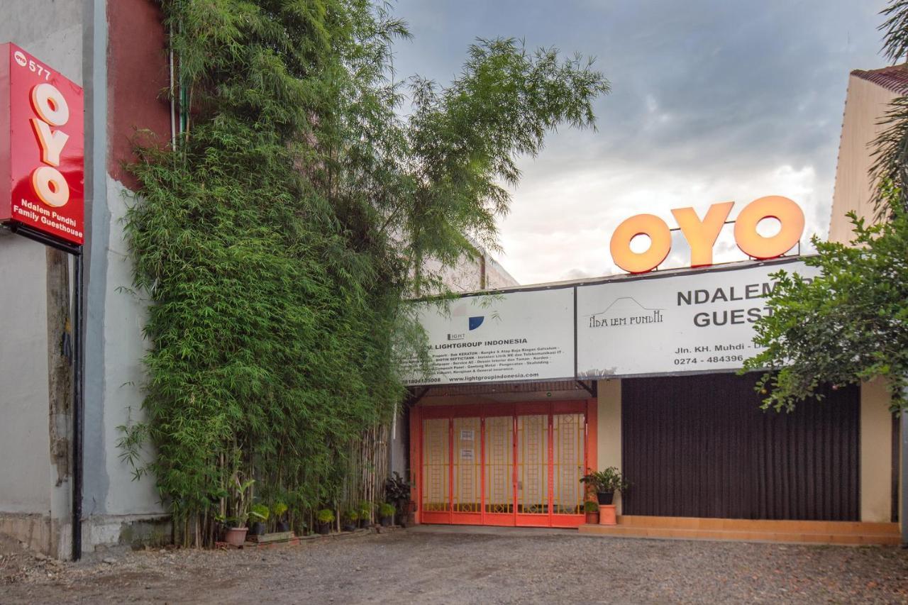 Oyo 577 Ndalem Pundhi Guest House Yogyakarta Exterior photo