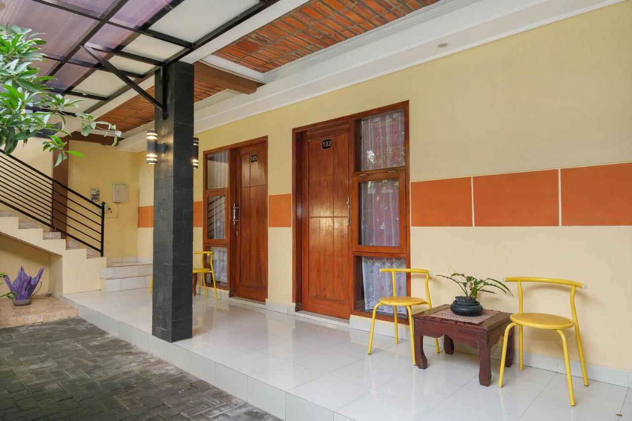 Oyo 577 Ndalem Pundhi Guest House Yogyakarta Exterior photo